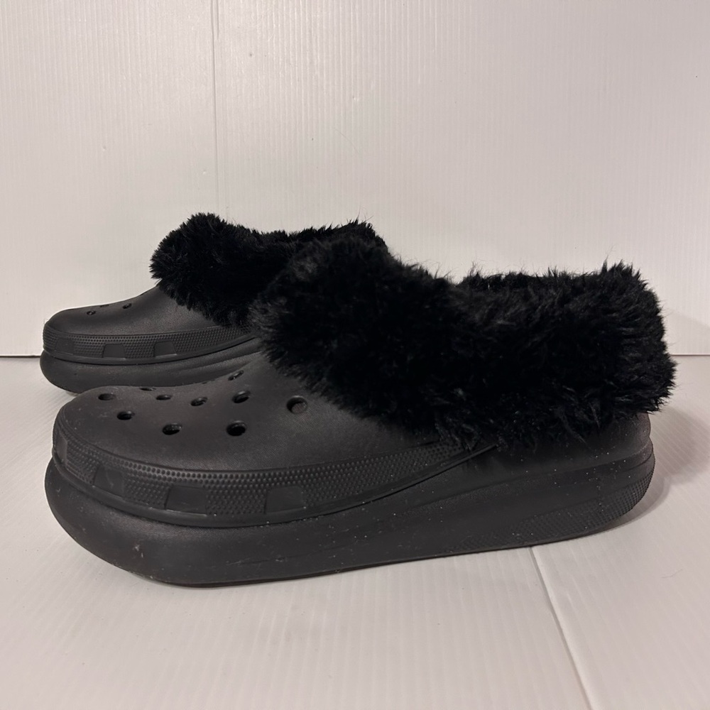 CROCS Black Fuzzy Lined Clogs - Picture 3 of 13